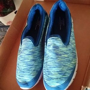 Avon Memory Foam Slip On Shoes Size 11